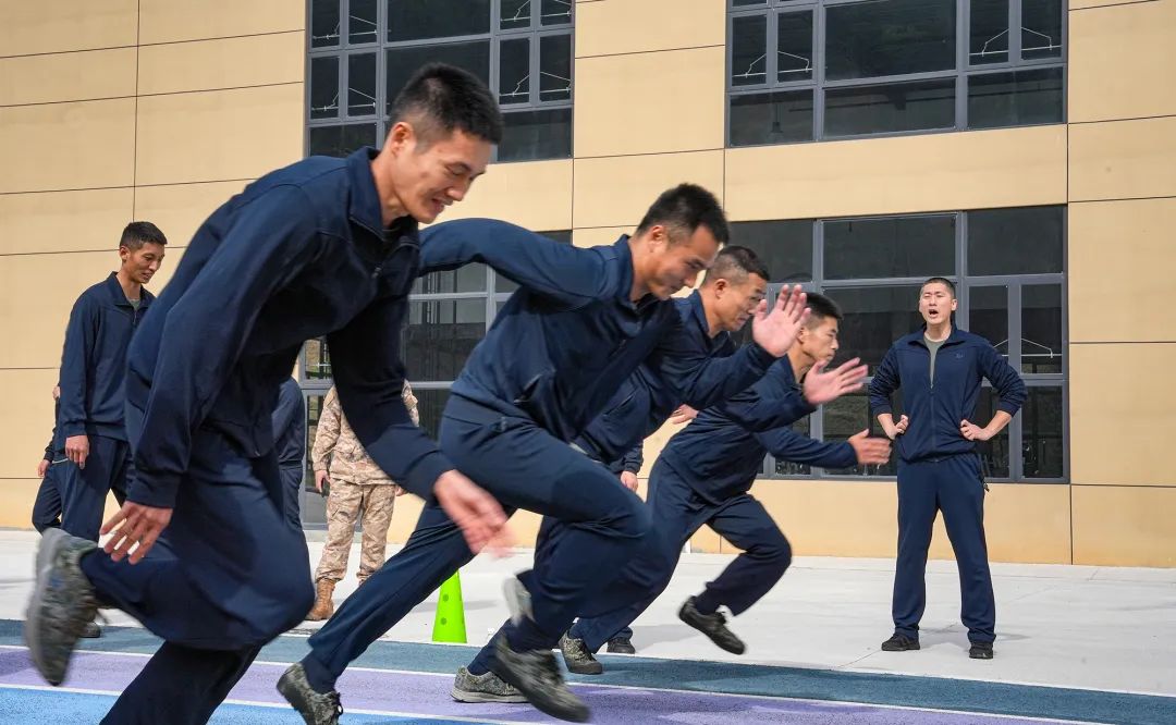 帕尔梅拉斯教练组强化体能训练，备战关键战的简单介绍