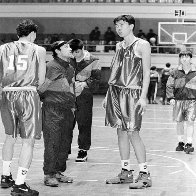 包含06年多哈亚运会回顾：王治郅狂砍28分，中国大胜卡塔尔的词条