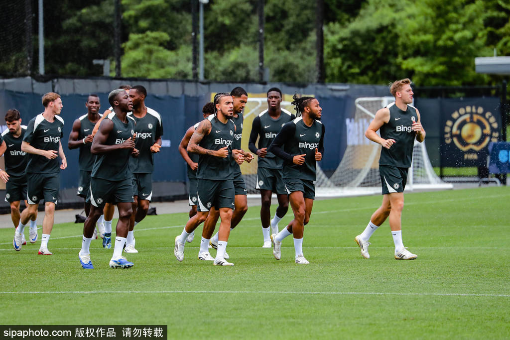 一日英超动向：阿尔特塔买7名蓝军球员，曼联买完“老詹”会再买的简单介绍