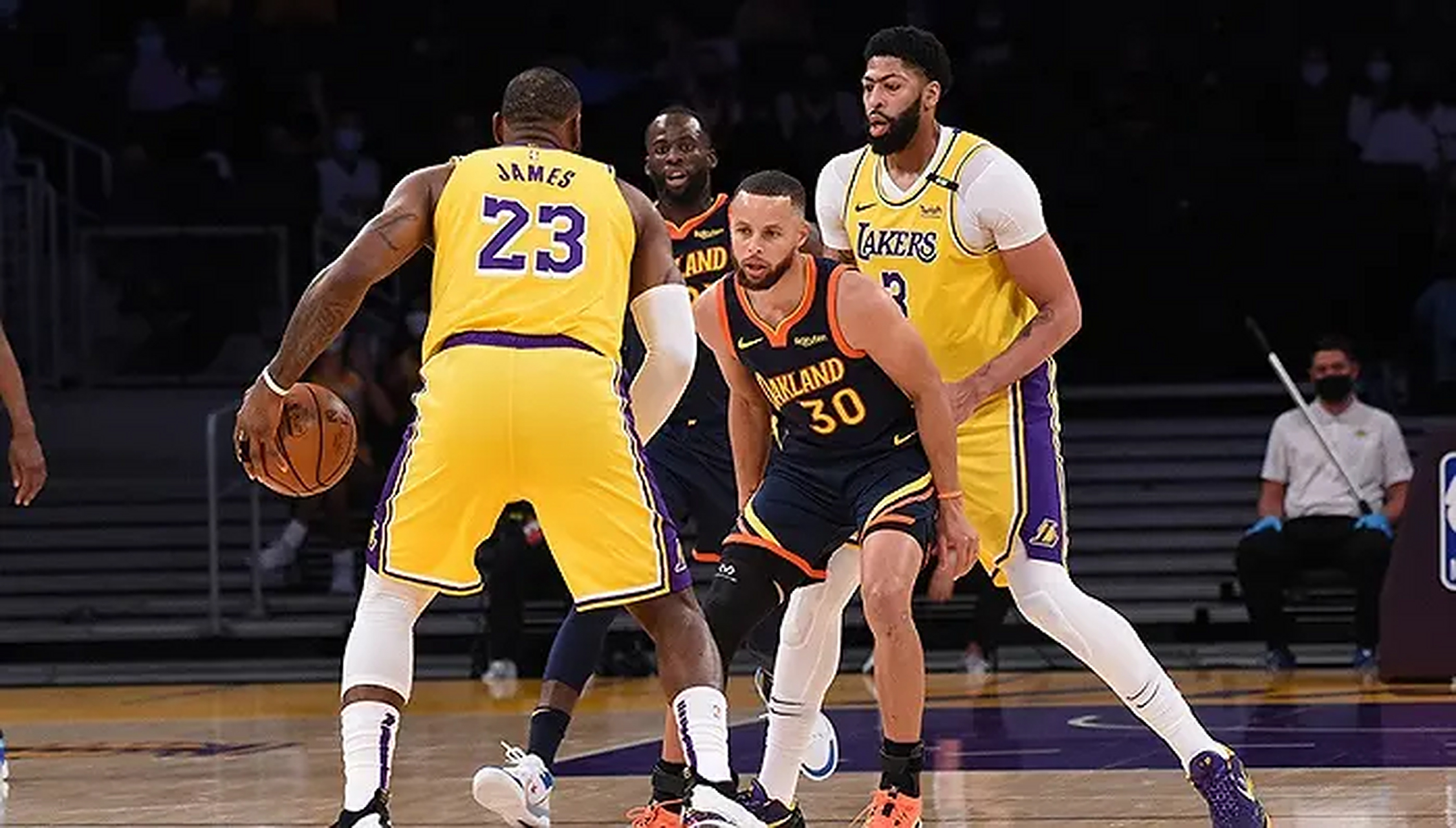 ESPN列出近四年的总冠军球队并发问：哪年最精彩？