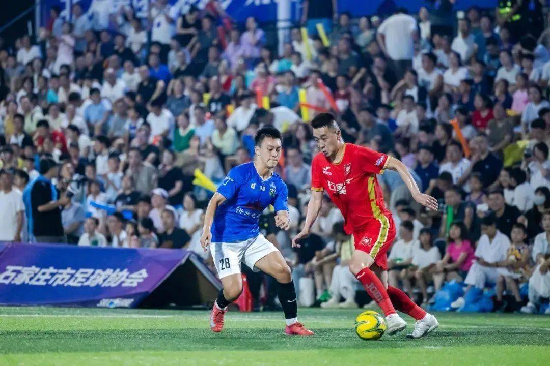 国内足球精彩对决，球员展现实力