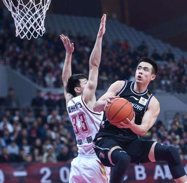 黑龙江男篮客场奋勇争胜，关键球员挺身而出